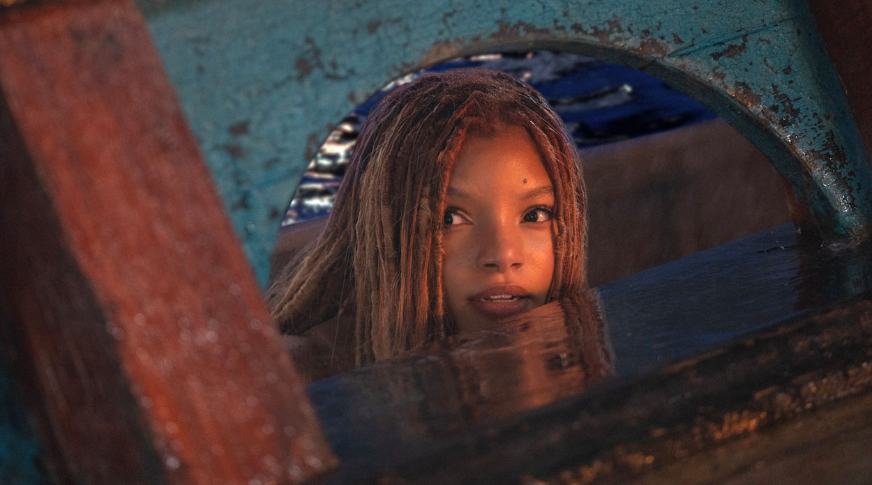 Halle Bailey como Ariel no live-action de A Pequena Sereia.