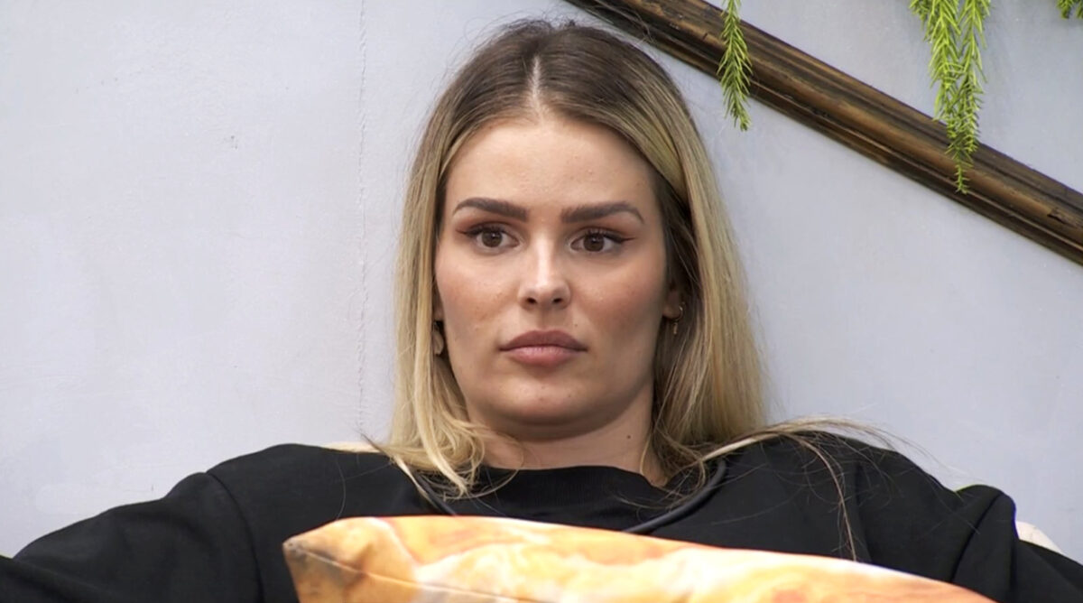 Yasmin Brunet, participante do BBB 24 que perdeu milhares de seguidores em apenas um dia após polêmicas na casa.